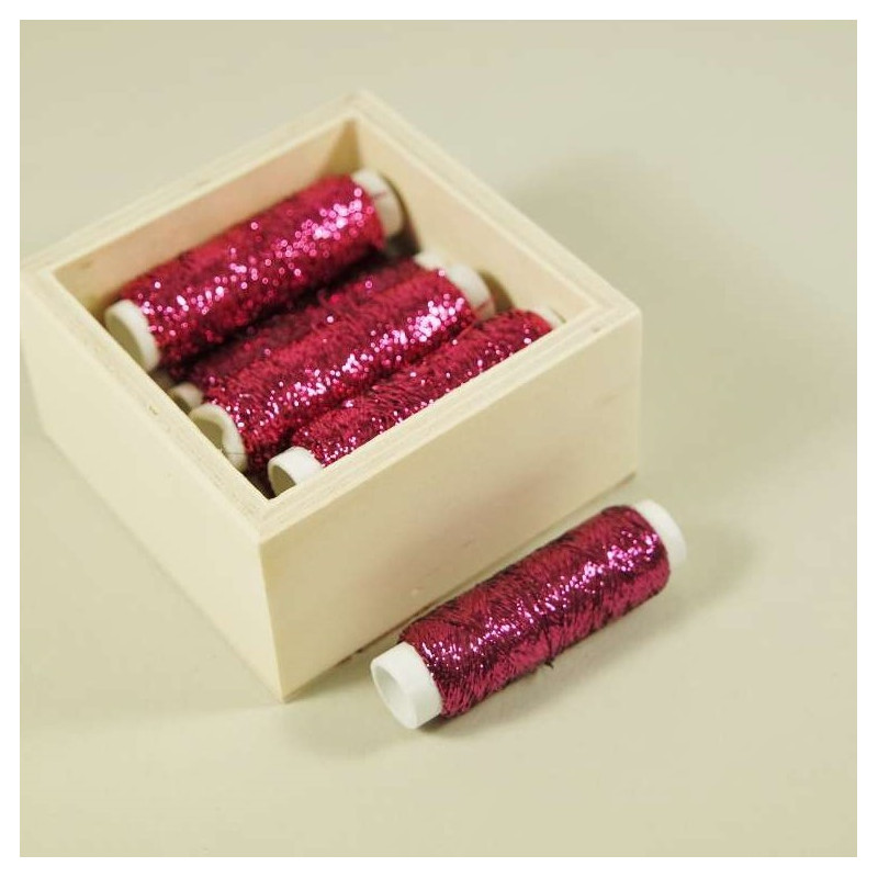 Au ver à soie Beiauffaden aus Seide - Fb: 124 beerenrot hochglänzend